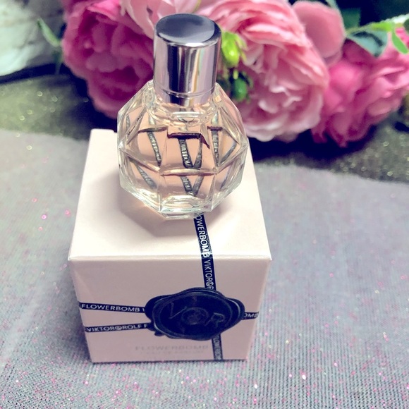 🌸 VIKTOR&ROLF Flowerbomb BRAND NEW 🌸 - Picture 2 of 9
